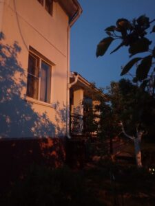 Теплый майский вечер в Оптиной пустыни в Калужской области